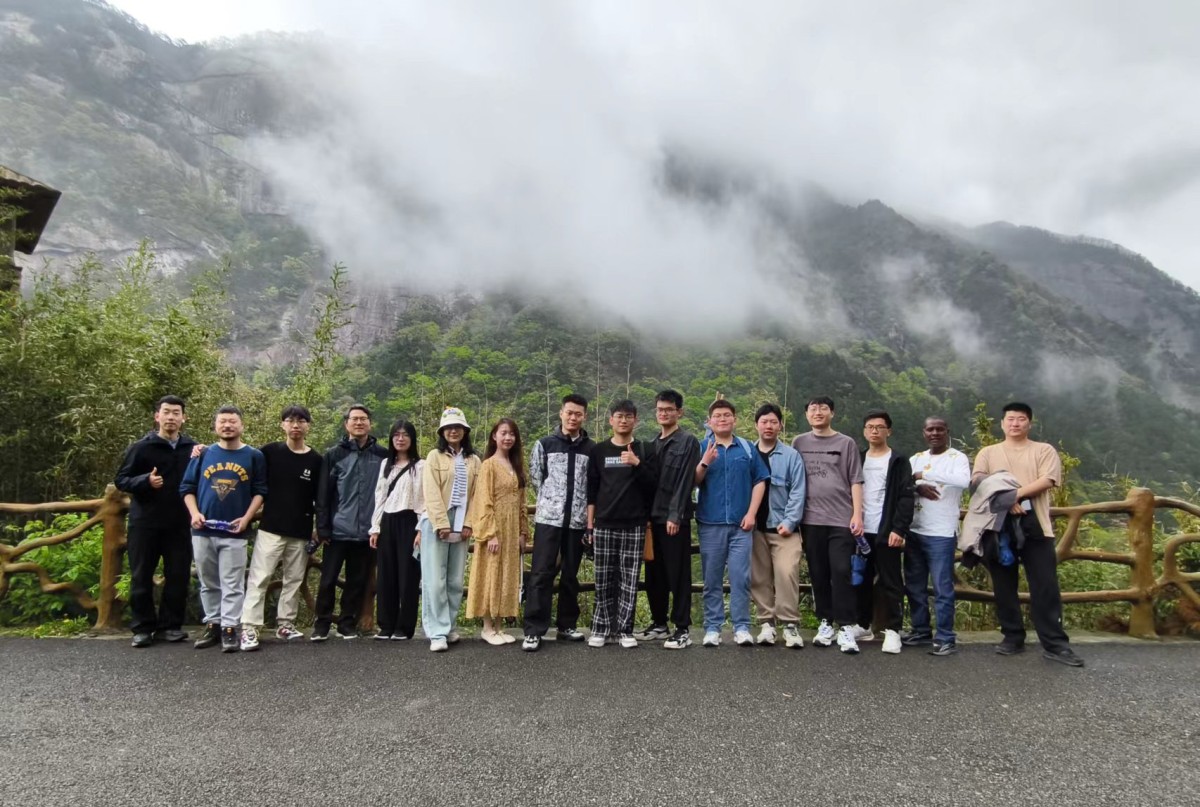 On April 14, 2024, the team members went to Dabie Mountain for an outing